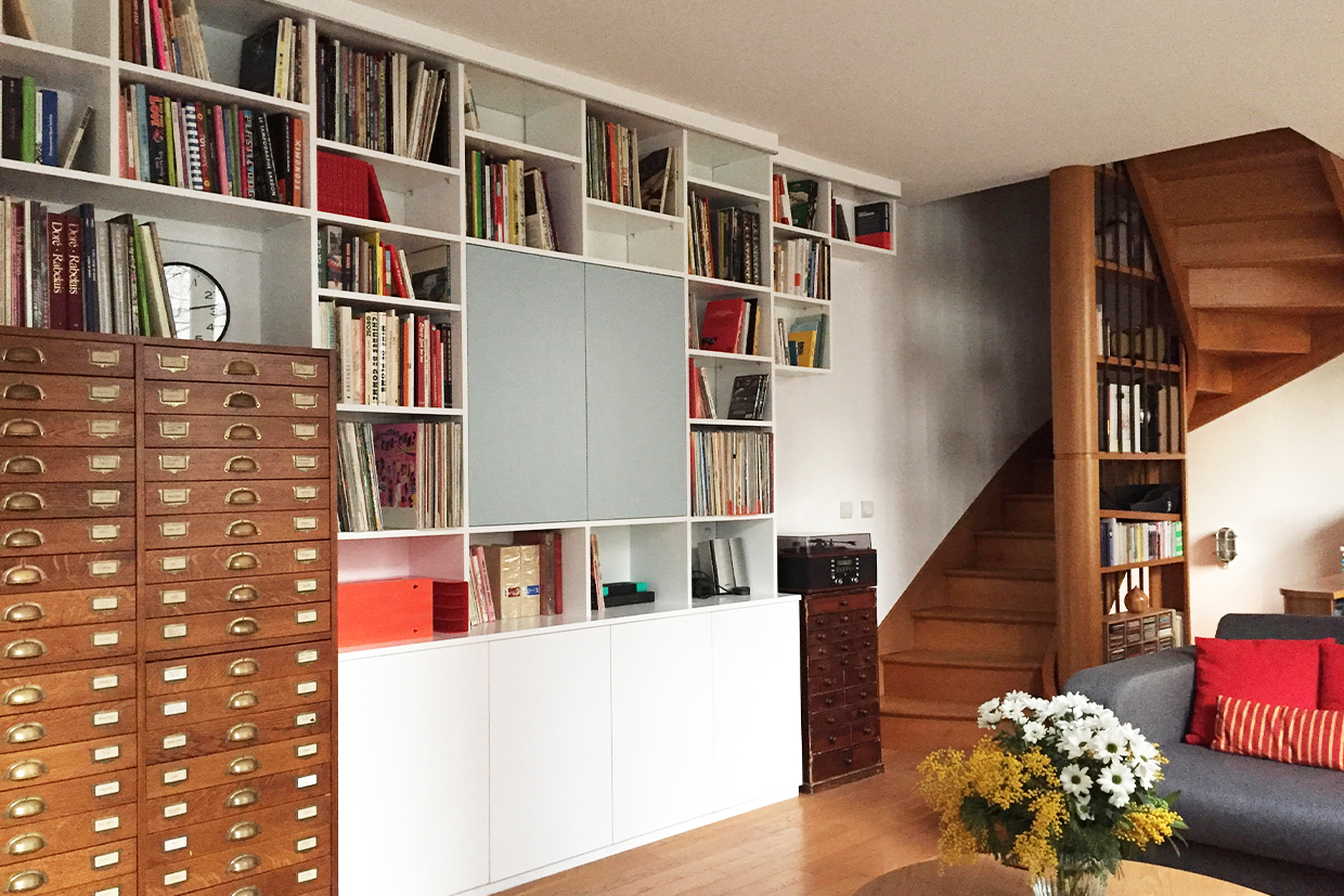 Armoire avec bibliothèque latérale